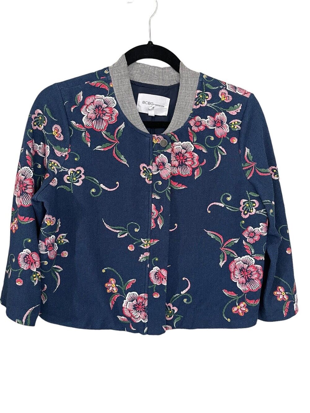 BCBGeneration Medium Floral Crop Zip Jacket Faux Embroidered Art to Wear #7182